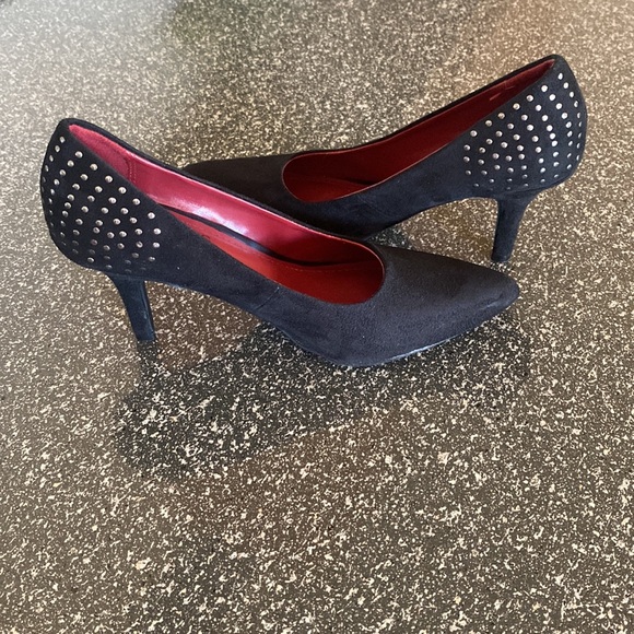 Black Pointed Toe Heel - Picture 3 of 3